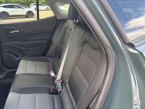 Used 2025 Chevrolet Trax LT w/ LT Convenience Package FWD image 35