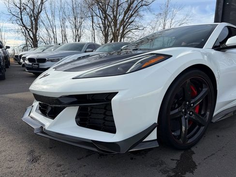 Used 2024 Chevrolet Corvette Z06 w/ Z07 Performance Package image 9