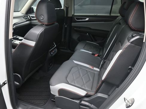 Used 2025 Volkswagen Atlas Peak Edition SE image 23