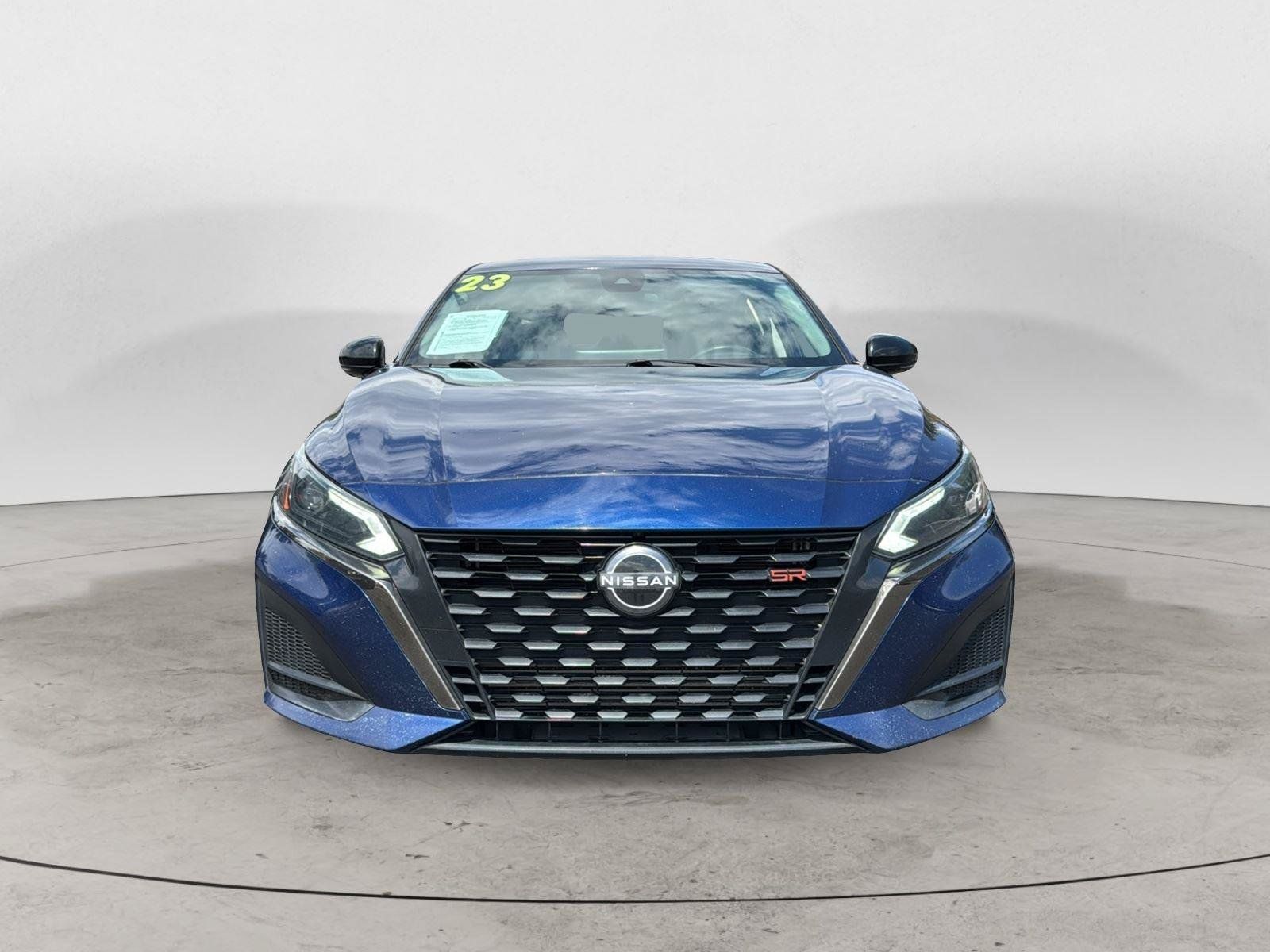 Used 2023 Nissan Altima 2.0 SR FWD image 2