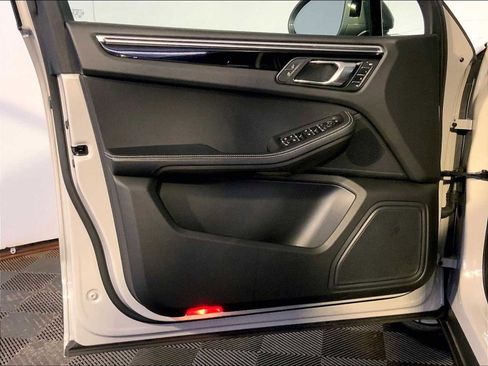 Certified 2023 Porsche Macan Turbo image 25