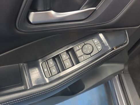 Used 2025 Nissan Rogue SV AWD/4WD image 22