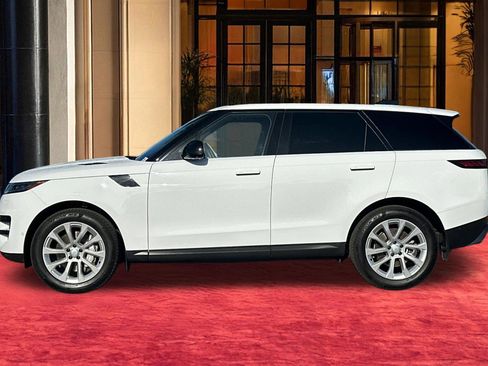 Used 2025 Land Rover Range Rover Sport image 3