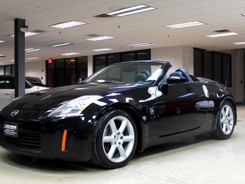 Used 2004 Nissan 350Z Touring image 2