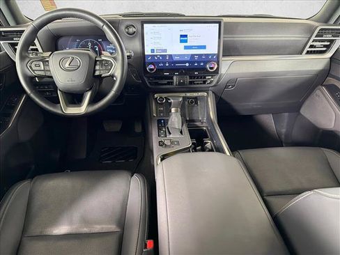 Used 2025 Lexus GX 550 w/ Accessory Package (2T) AWD/4WD image 24