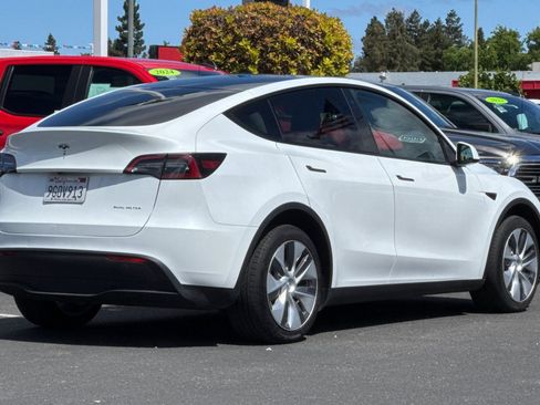 Used 2023 Tesla Model Y Long Range AWD/4WD image 5