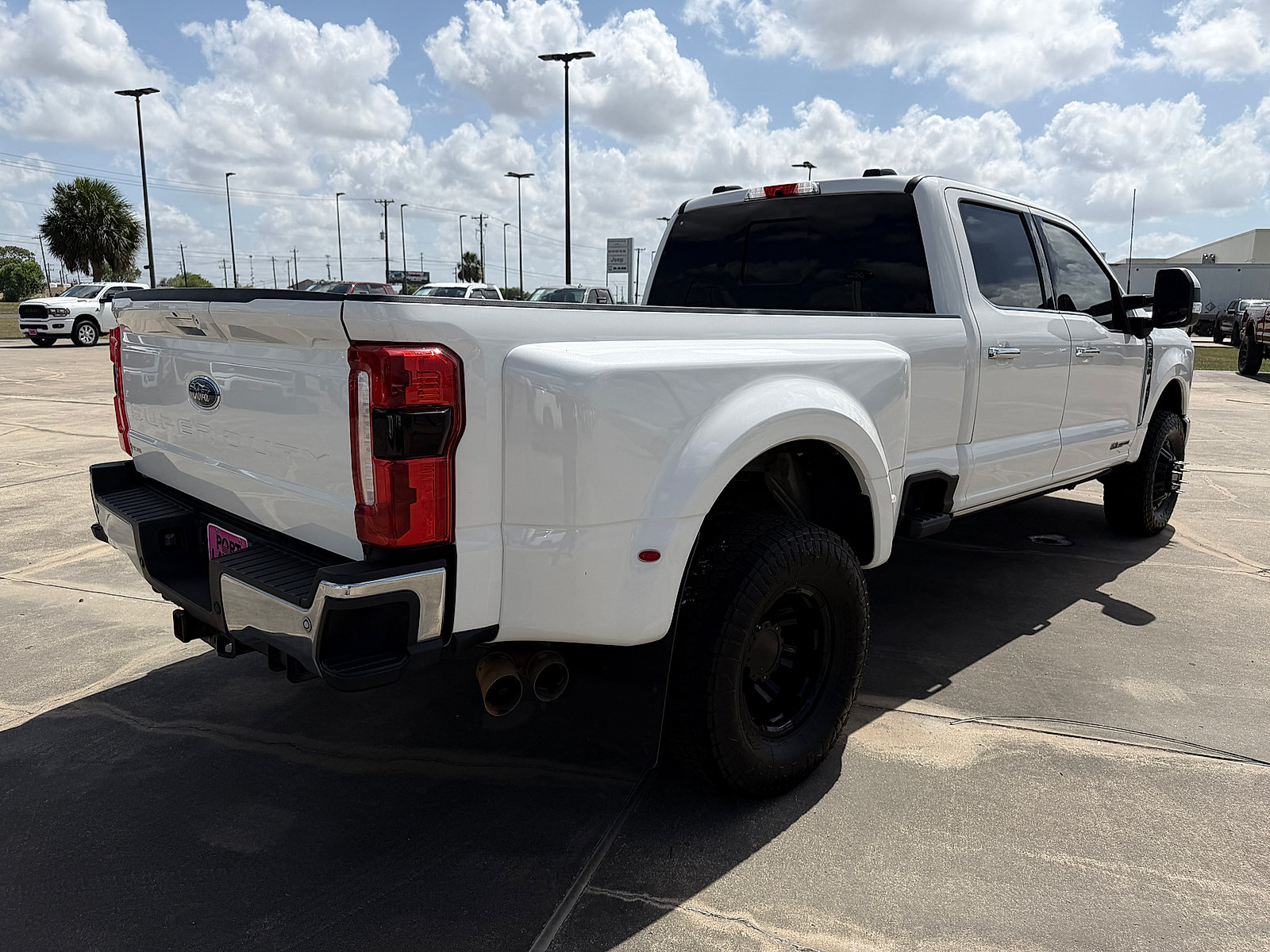 Used 2023 Ford F350 Lariat w/ Lariat Ultimate Package AWD/4WD image 7