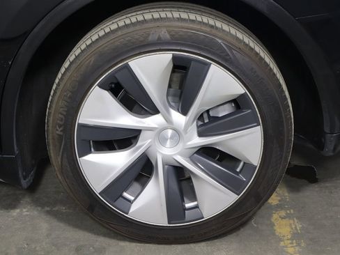 Used 2021 Tesla Model Y Long Range AWD/4WD image 39