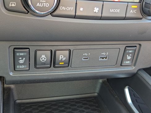 Used 2024 Nissan Frontier SV w/ SV Convenience Package RWD image 18