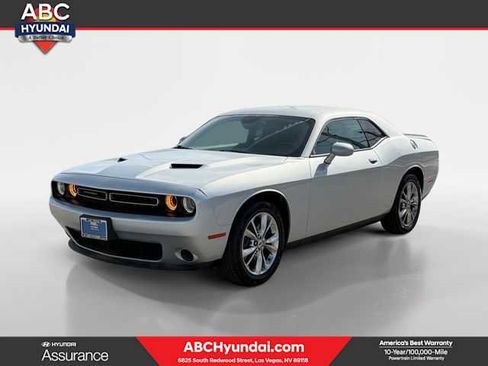 Used 2021 Dodge Challenger SXT image 1