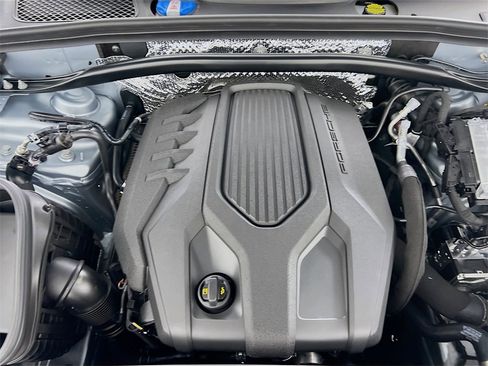 New 2026 Porsche Macan image 32