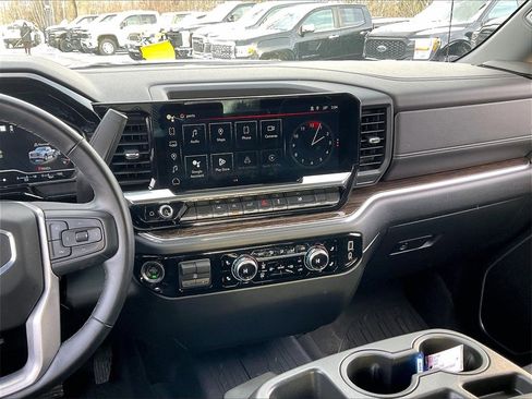 Used 2023 GMC Sierra 1500 Elevation image 17