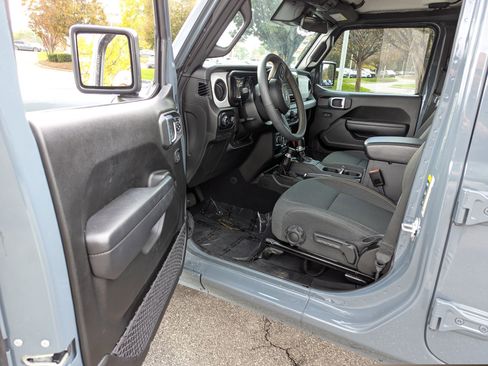 Used 2024 Jeep Wrangler Sport S image 7