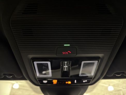 Certified 2022 Volkswagen GTI Autobahn FWD image 34