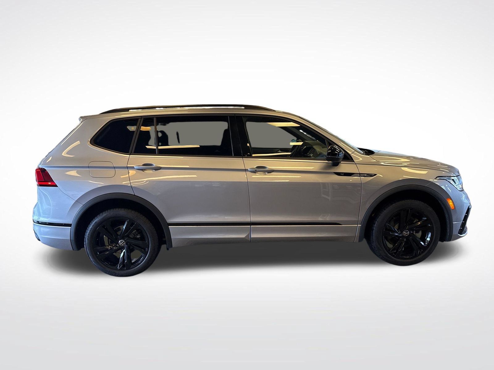 Certified 2024 Volkswagen Tiguan SE R-Line AWD/4WD image 7