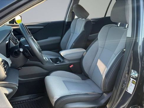 Used 2024 Subaru Outback Premium AWD/4WD image 17