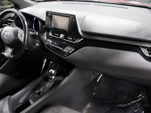 Used 2018 Toyota C-HR XLE FWD image 30