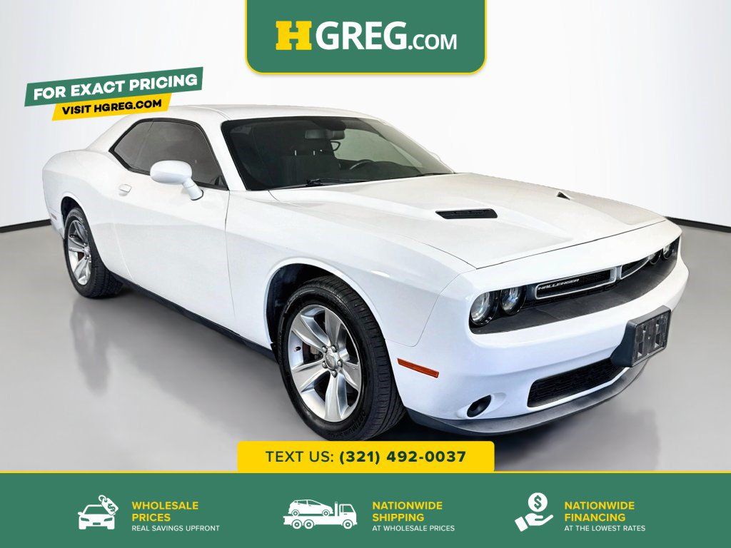 Used 2017 Dodge Challenger SXT w/ Driver Convenience Group RWD image 1