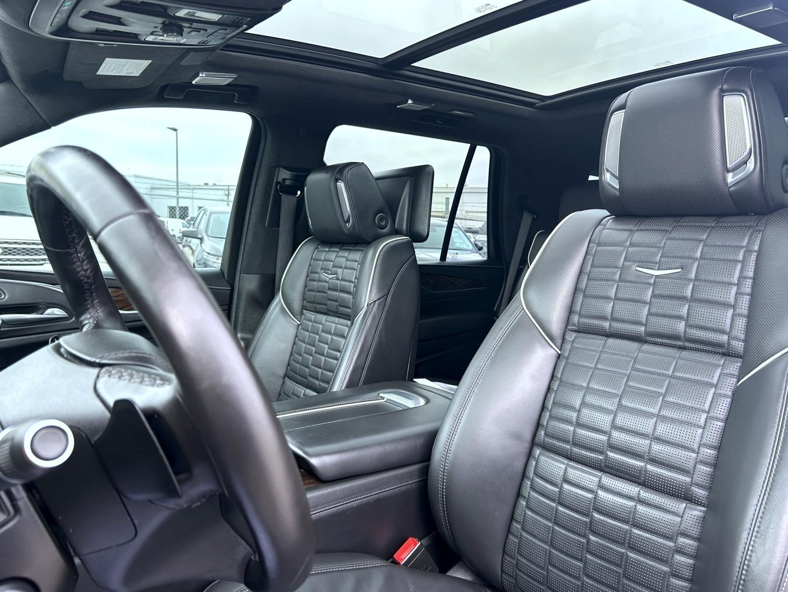 Used 2021 Cadillac Escalade Premium Luxury Platinum w/ Heavy-Duty Trailer Package AWD/4WD image 17