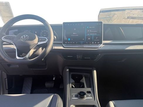 New 2025 Volkswagen Tiguan SE image 10