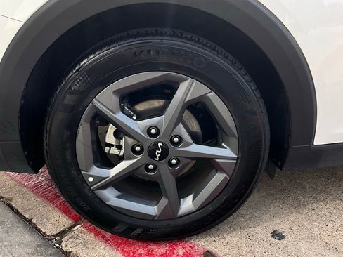 Used 2025 Kia K4 LXS image 9