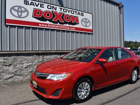 Used 2012 Toyota Camry LE FWD image 1