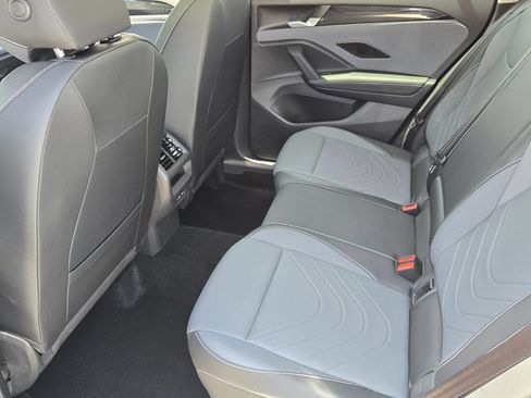 Certified 2026 Volkswagen Tiguan SE w/ Panoramic Sunroof Package FWD image 12