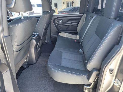 Used 2019 Nissan Titan SV w/ SV Convenience Package image 11
