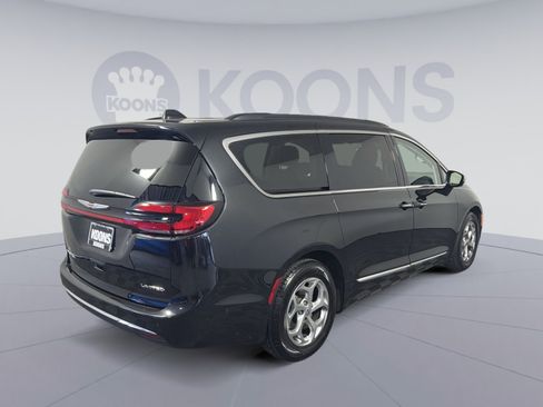 Used 2022 Chrysler Pacifica Limited image 7