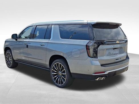 New 2026 Chevrolet Suburban High Country AWD/4WD image 3