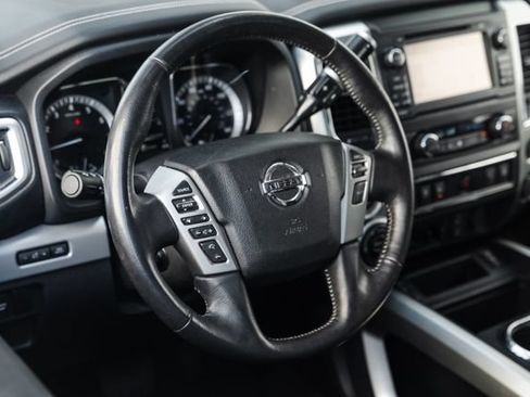 Used 2018 Nissan Titan PRO-4X w/ Pro-4x Convenience Package AWD/4WD image 9