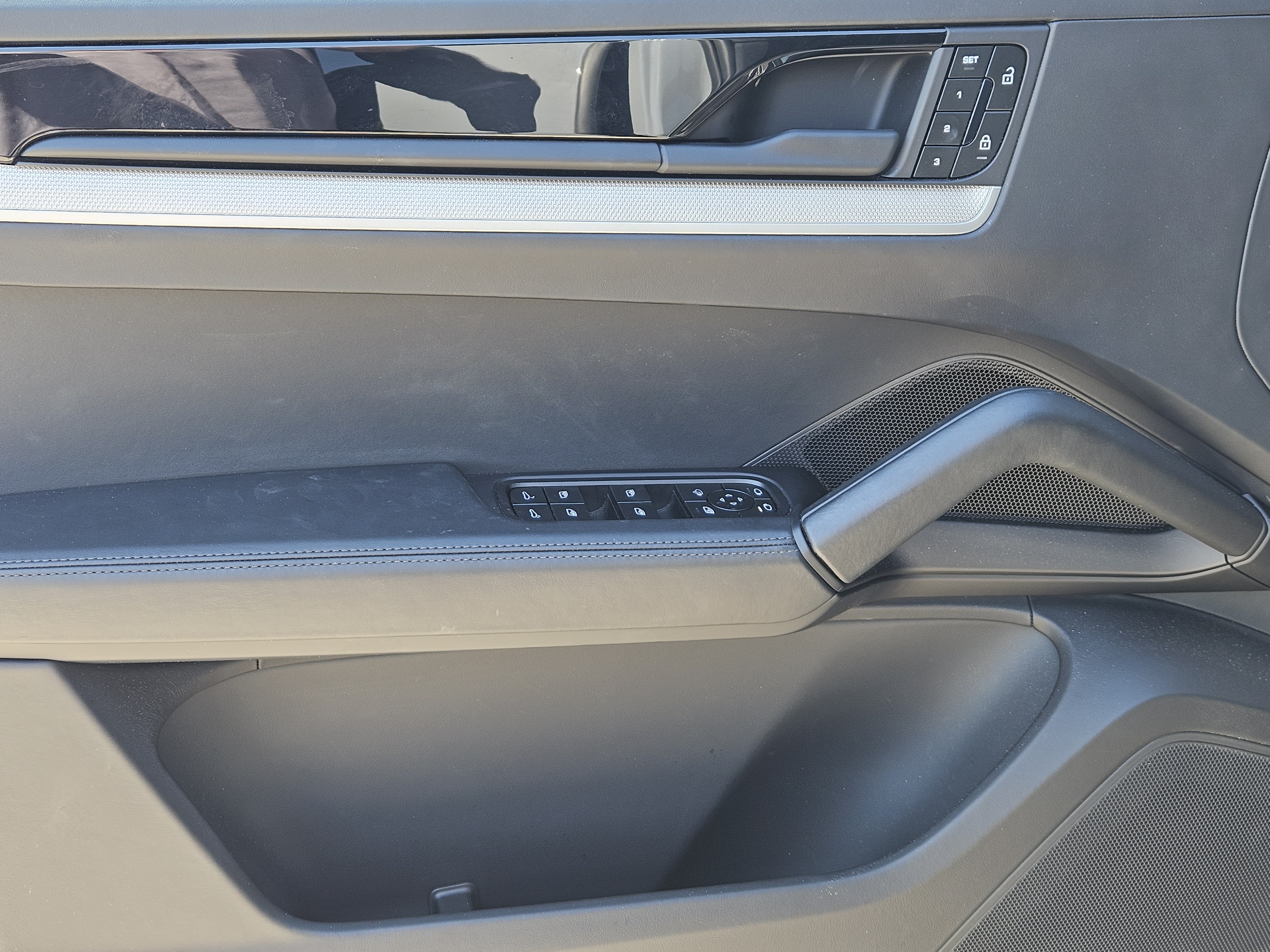 Certified 2025 Porsche Cayenne S AWD/4WD image 22