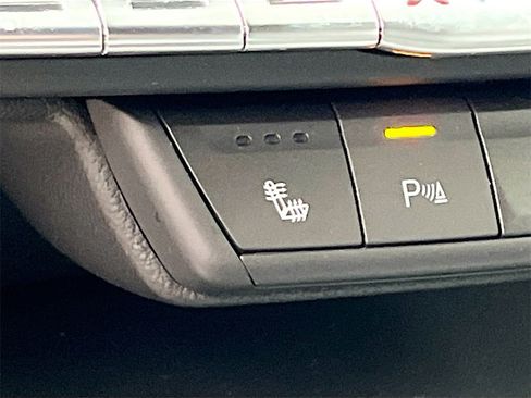 Certified 2021 Cadillac XT4 Luxury w/ Cold Weather Package image 18