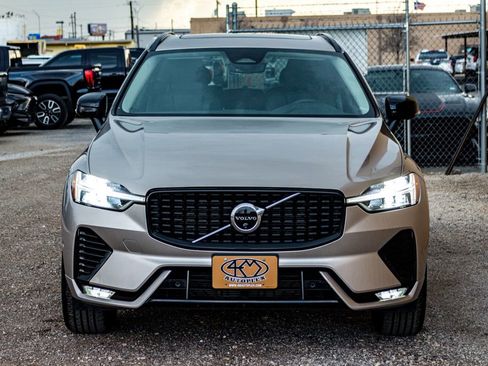Used 2025 Volvo XC60 B5 Plus image 9