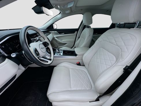Used 2022 Jaguar XF SE RWD image 13