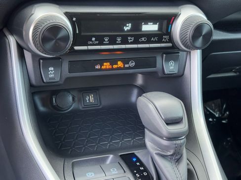 Certified 2025 Toyota RAV4 LE image 27