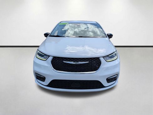 Used 2024 Chrysler Pacifica Touring-L FWD image 10