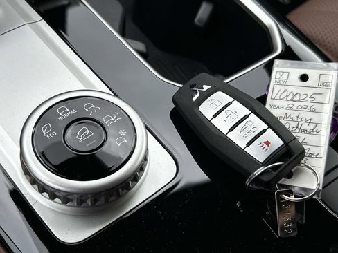 New 2026 Mitsubishi Outlander SEL image 33