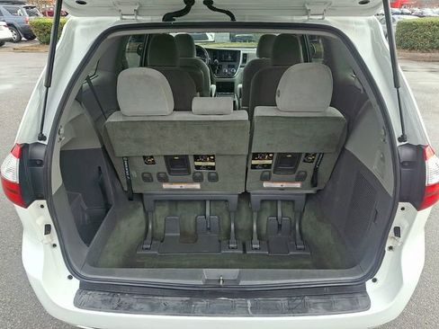 Used 2015 Toyota Sienna LE image 32