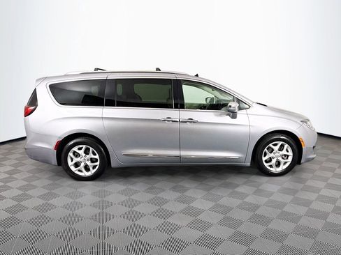 Used 2020 Chrysler Pacifica Limited FWD image 8