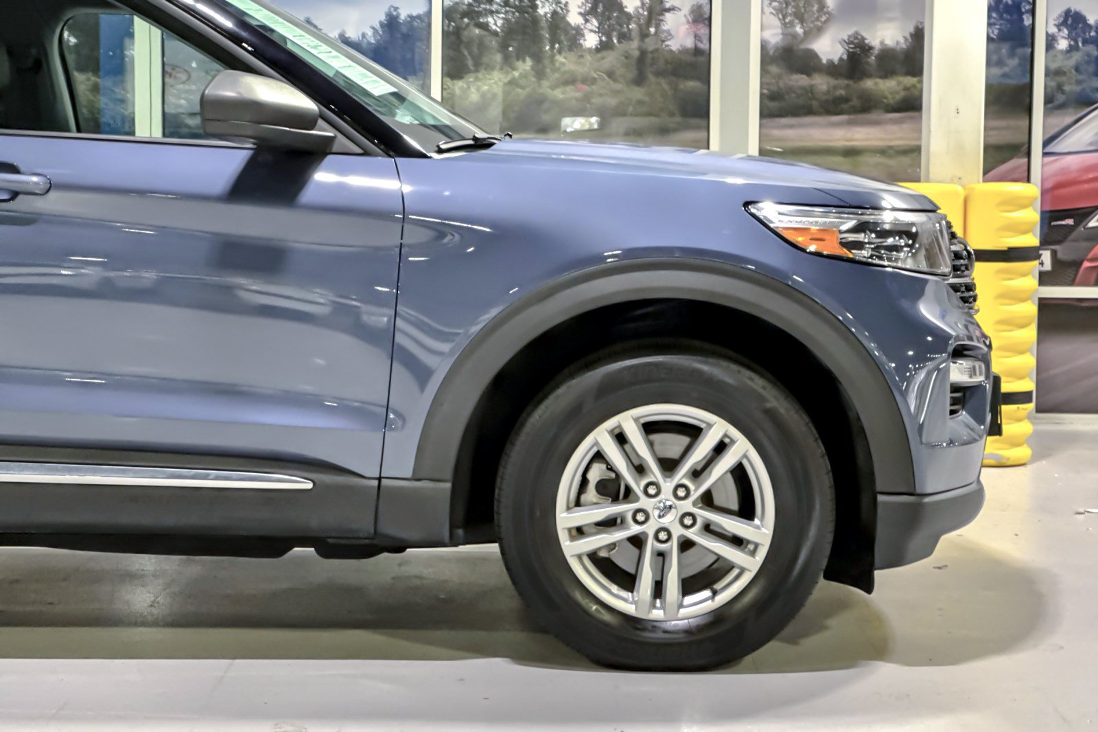 Used 2021 Ford Explorer XLT w/ Equipment Group 202A AWD/4WD image 36