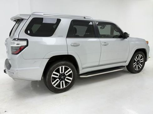 Used 2018 Toyota 4Runner Limited AWD/4WD image 21