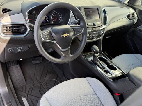 Used 2023 Chevrolet Equinox LS w/ LS Convenience Package image 4