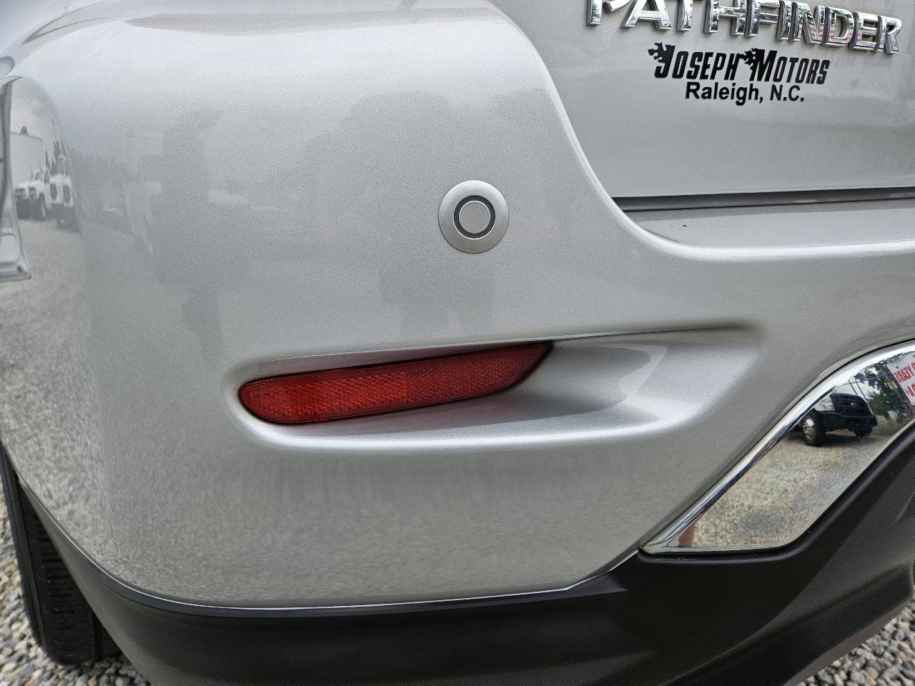 Used 2019 Nissan Pathfinder S AWD/4WD image 52