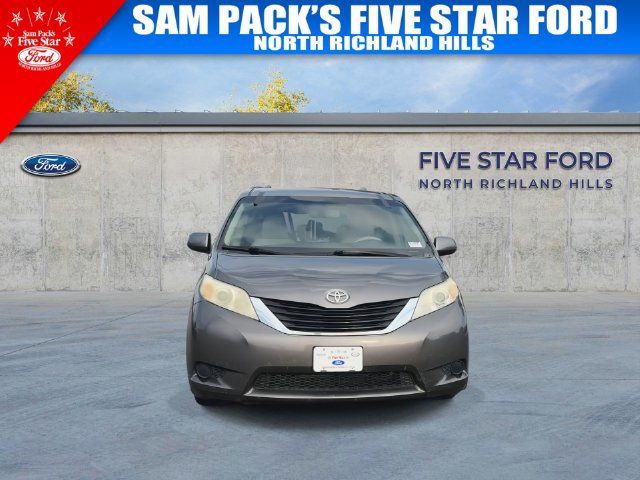 Used 2012 Toyota Sienna LE FWD image 3