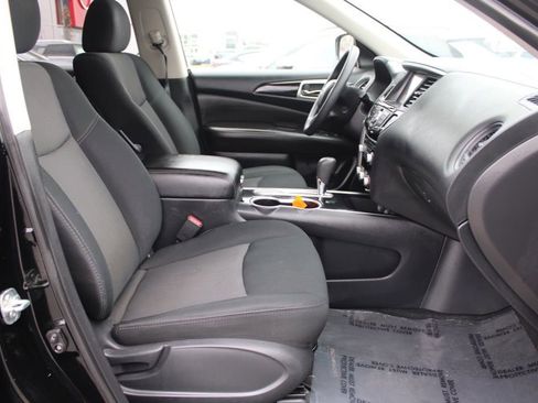 Used 2019 Nissan Pathfinder S image 18