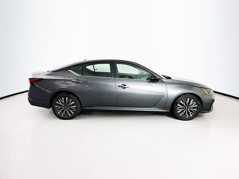 Used 2024 Nissan Altima 2.5 SV image 10