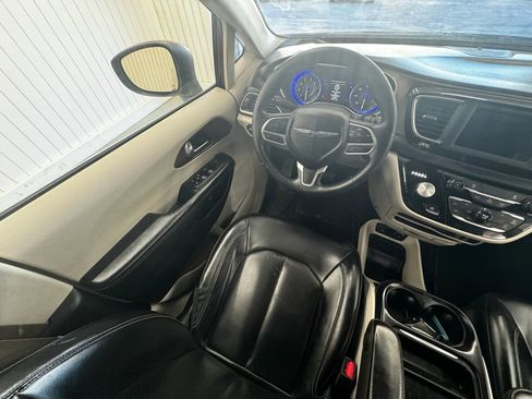 Used 2020 Chrysler Voyager Lxi image 15