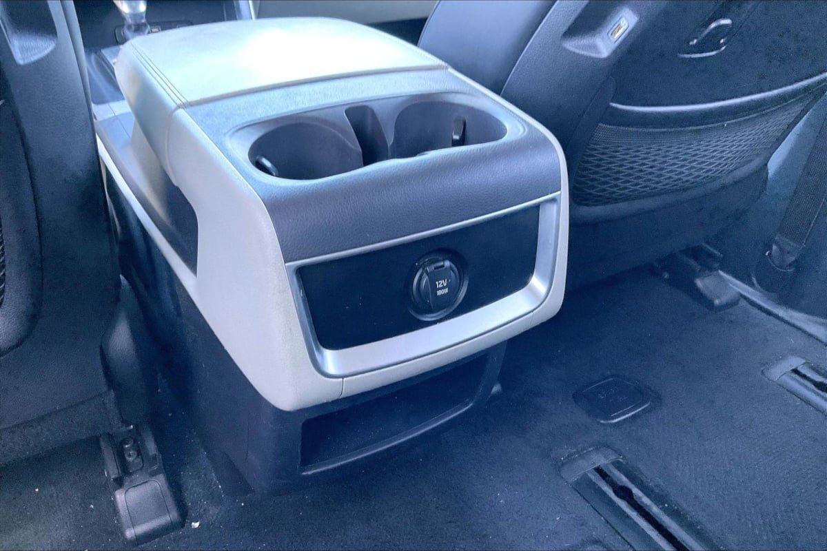 Used 2022 Kia Carnival LX FWD image 32