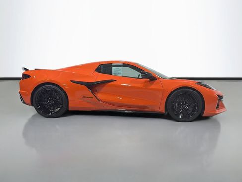 Used 2025 Chevrolet Corvette Z06 RWD image 10